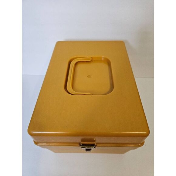 Wilson Wil- hold vintage golden yellow pattern box. - Picture 2 of 7